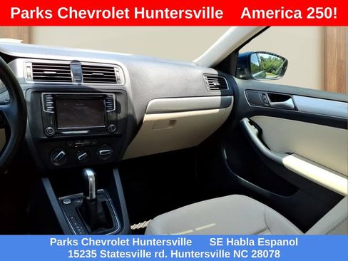 Used 2017 Volkswagen Jetta SE FWD image 23