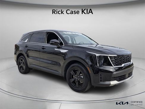 Used 2025 Kia Sorento LX image 9