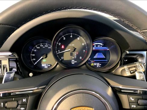 Used 2026 Porsche Macan AWD/4WD image 30
