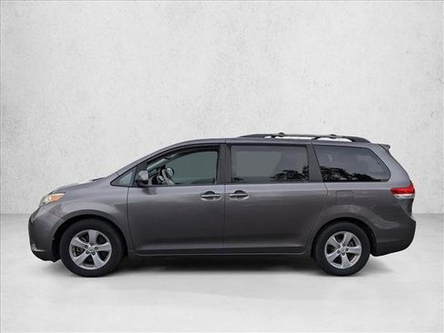 Used 2011 Toyota Sienna LE image 8