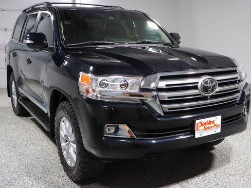 Used 2019 Toyota Land Cruiser image 5