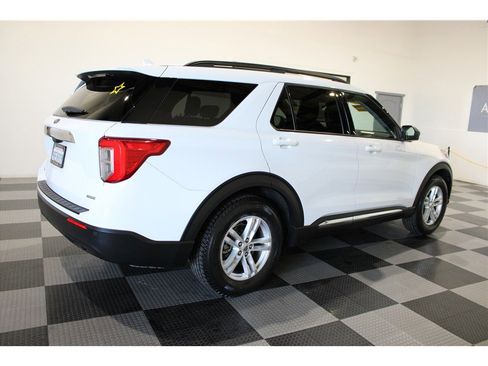 Used 2020 Ford Explorer XLT image 7