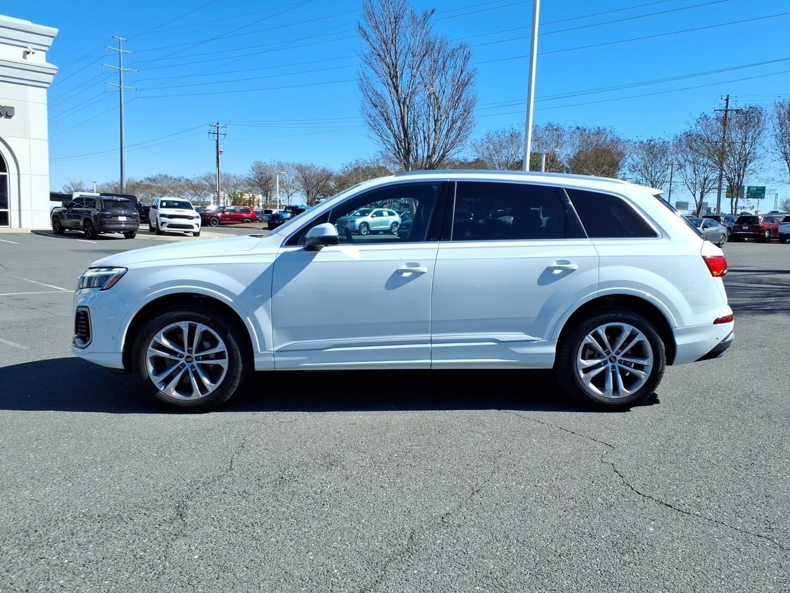 Used 2025 Audi Q7 3.0T Premium Plus AWD/4WD image 3