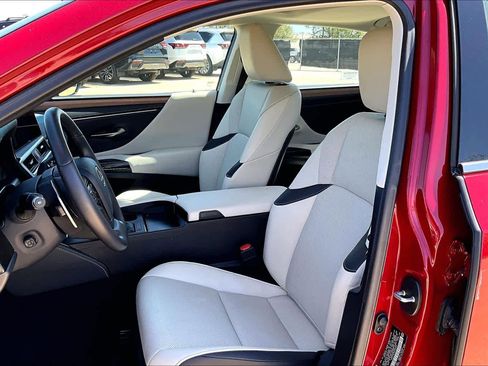 Certified 2025 Lexus ES 350 w/ Premium Package image 8