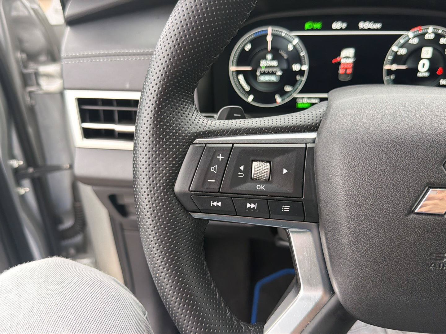 Used 2024 Mitsubishi Outlander 4WD Plug-In Hybrid image 20