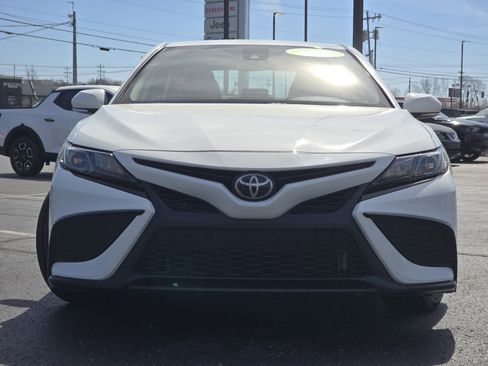 Used 2024 Toyota Camry SE image 10