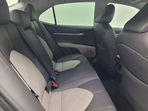 Used 2018 Toyota Camry XLE FWD image 19