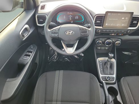 Used 2025 Hyundai Venue SEL FWD image 29