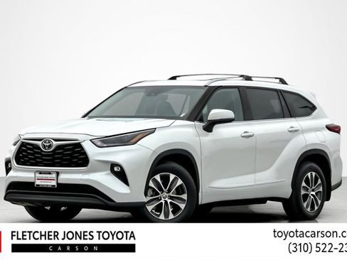 Certified 2023 Toyota Highlander XLE image 1