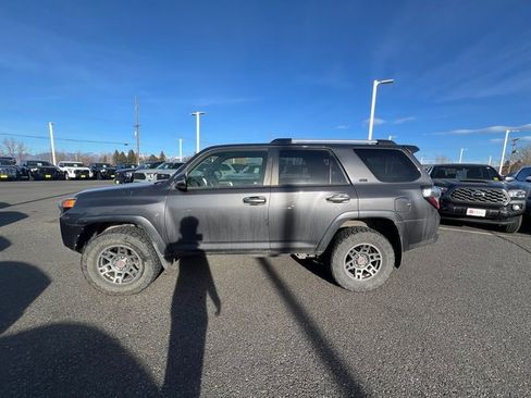 Used 2019 Toyota Tacoma TRD Sport image 2