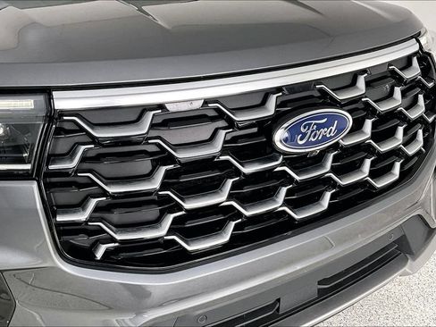 Used 2025 Ford Explorer Platinum RWD image 36