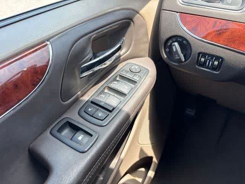 Used 2013 Chrysler Town & Country Touring FWD image 25