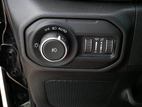 Used 2022 Jeep Wrangler Unlimited Sahara w/ Cold Weather Group AWD/4WD image 27