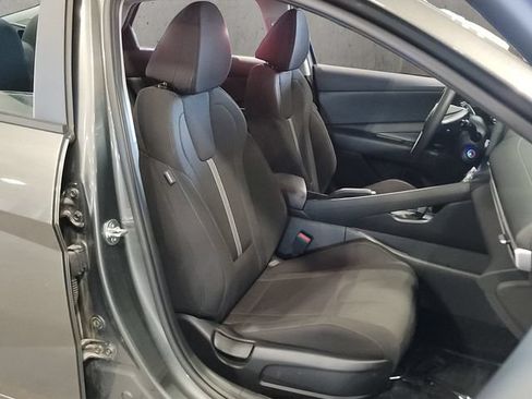Used 2024 Hyundai Elantra SE FWD image 32
