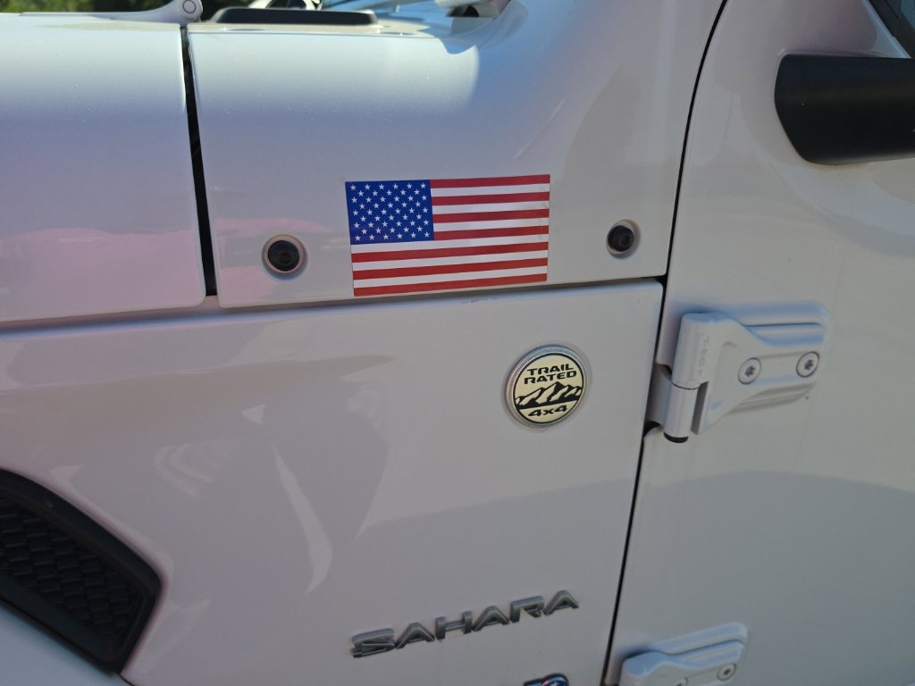 Used 2018 Jeep Wrangler Unlimited Sahara AWD/4WD image 9
