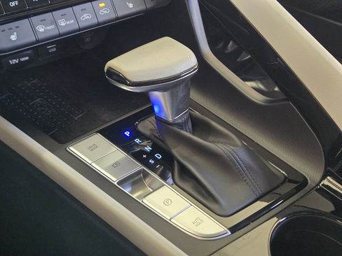 Certified 2021 Hyundai Elantra Limited w/ Cargo Package image 19