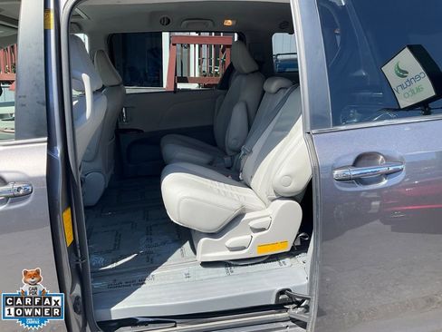 Used 2014 Toyota Sienna XLE image 24