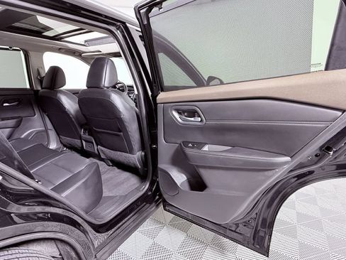 Used 2023 Nissan Rogue SV w/ Premium Package w/ SV Premium B Package FWD image 23