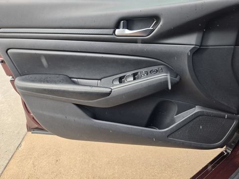 Used 2025 Nissan Altima 2.5 SV FWD image 25