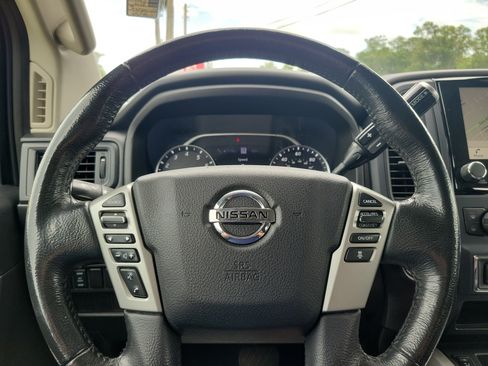 Used 2022 Nissan Titan SV w/ SV Convenience Package RWD image 16