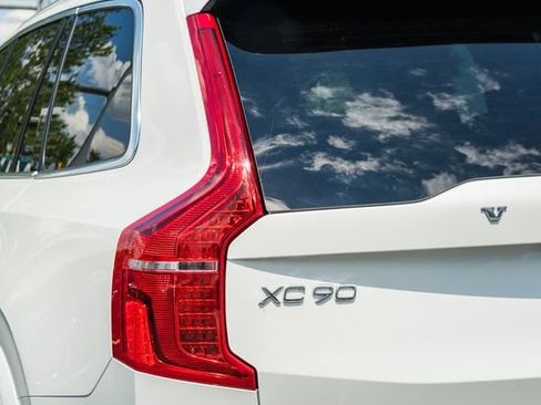 Certified 2023 Volvo XC90 B6 Plus AWD/4WD image 7