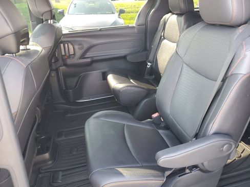 Used 2024 Toyota Sienna XSE w/ XSE Plus Package FWD image 12