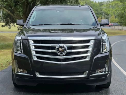 Used 2015 Cadillac Escalade Premium image 3