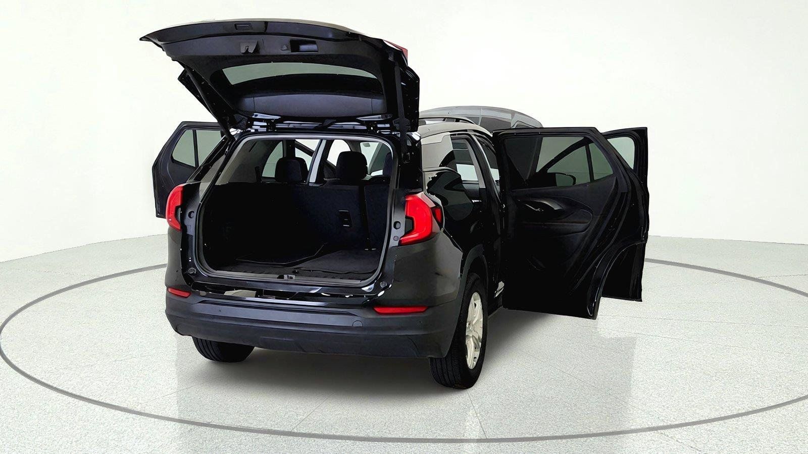 Used 2023 GMC Terrain SLE w/ Driver Convenience Package FWD image 12