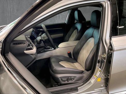 Used 2019 Toyota Camry XLE FWD image 22