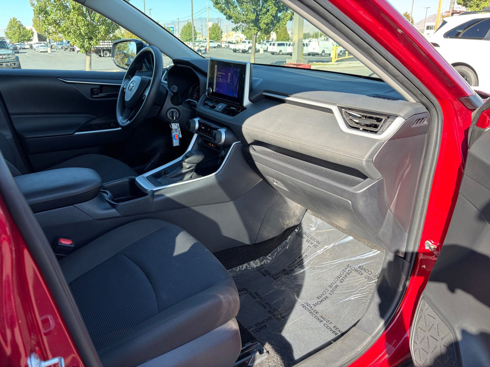 Used 2025 Toyota RAV4 LE AWD/4WD image 28