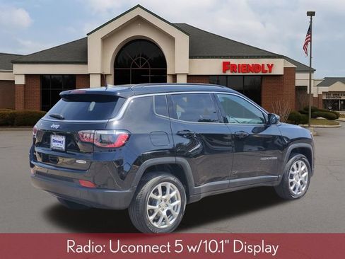 Used 2024 Jeep Compass Latitude AWD/4WD image 3