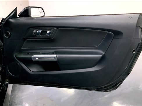 Used 2016 Ford Mustang GT RWD image 17