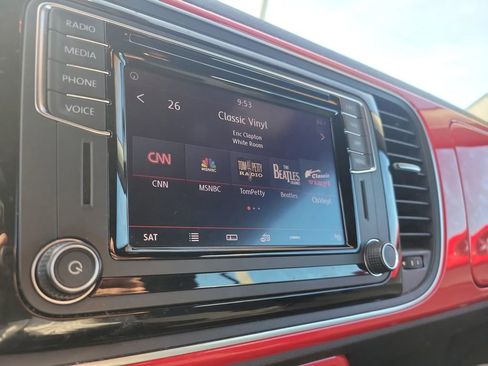 Used 2019 Volkswagen Beetle 2.0T SE w/ SE Premium Package image 19