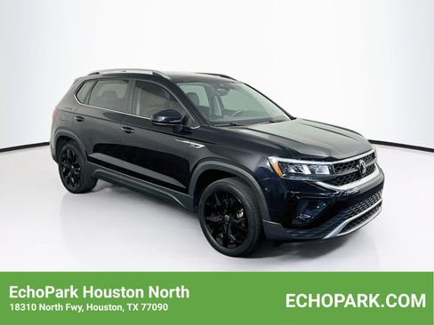 Used 2023 Volkswagen Taos SE w/ Black Wheel Package FWD image 1