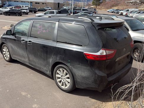 Used 2015 Toyota Sienna Limited Premium image 3