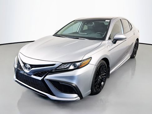 Used 2022 Toyota Camry XSE image 4