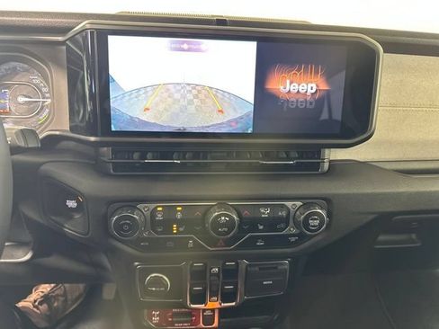 Used 2024 Jeep Wrangler Unlimited AWD/4WD image 22