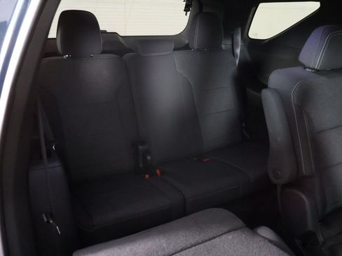 Used 2025 Chevrolet Traverse LT AWD/4WD image 38
