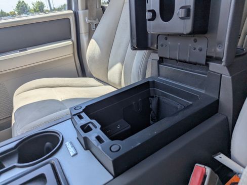 Used 2014 Ford Expedition XLT RWD image 23
