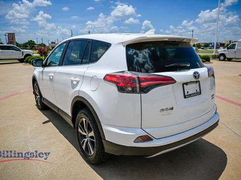 Used 2018 Toyota RAV4 XLE AWD/4WD image 5