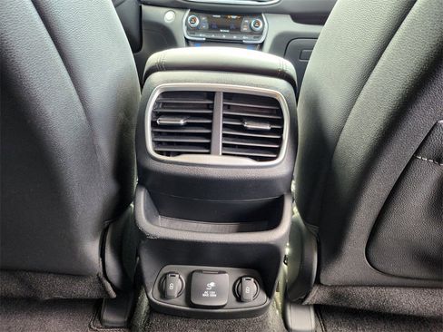 Used 2020 Hyundai Santa Fe Limited image 21