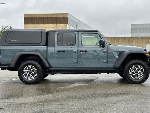 Used 2024 Jeep Gladiator Rubicon image 6