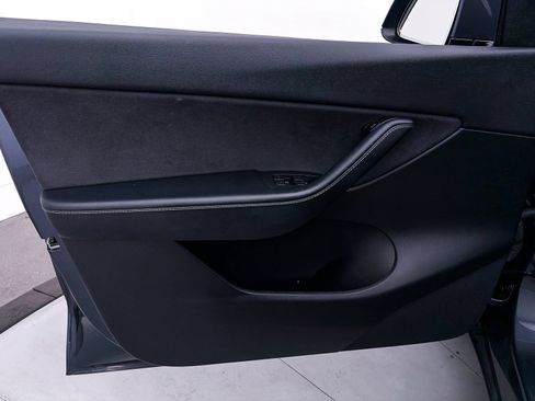 Used 2022 Tesla Model Y Performance AWD/4WD image 16