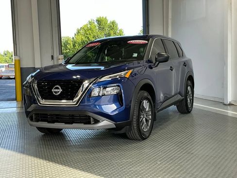 Used 2023 Nissan Rogue S AWD/4WD image 2