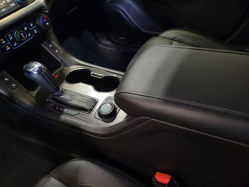 Used 2019 GMC Acadia SLT w/ Black Edition FWD image 26