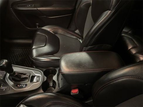 Used 2022 Jeep Cherokee Trailhawk image 20