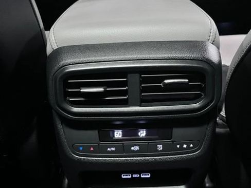 Used 2023 Honda Pilot Touring image 34