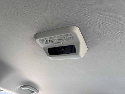 Used 2025 Kia Carnival EX image 75