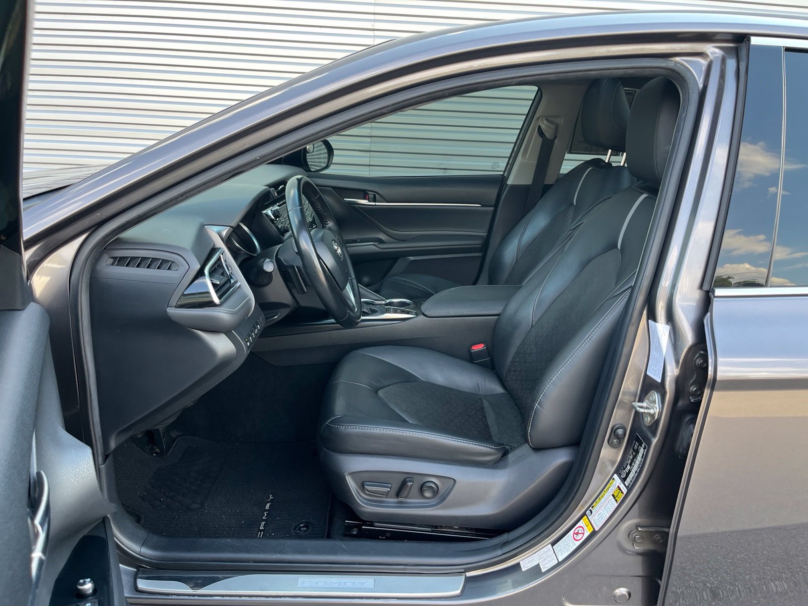 Used 2018 Toyota Camry XSE FWD image 26