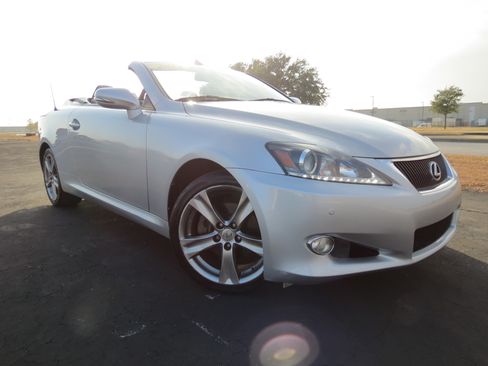 Used 2012 Lexus IS 250C image 2
